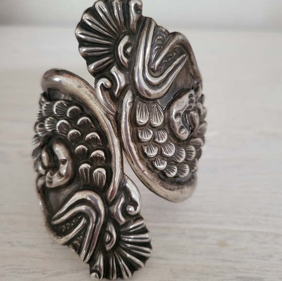 Stunning Pre-1940 Quetzalcoatl Repoussé Clamper Bracelet - Taxco - Picture 4 of 9